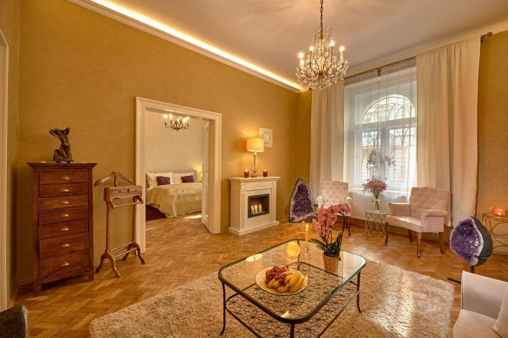 Amethyst Apartment *