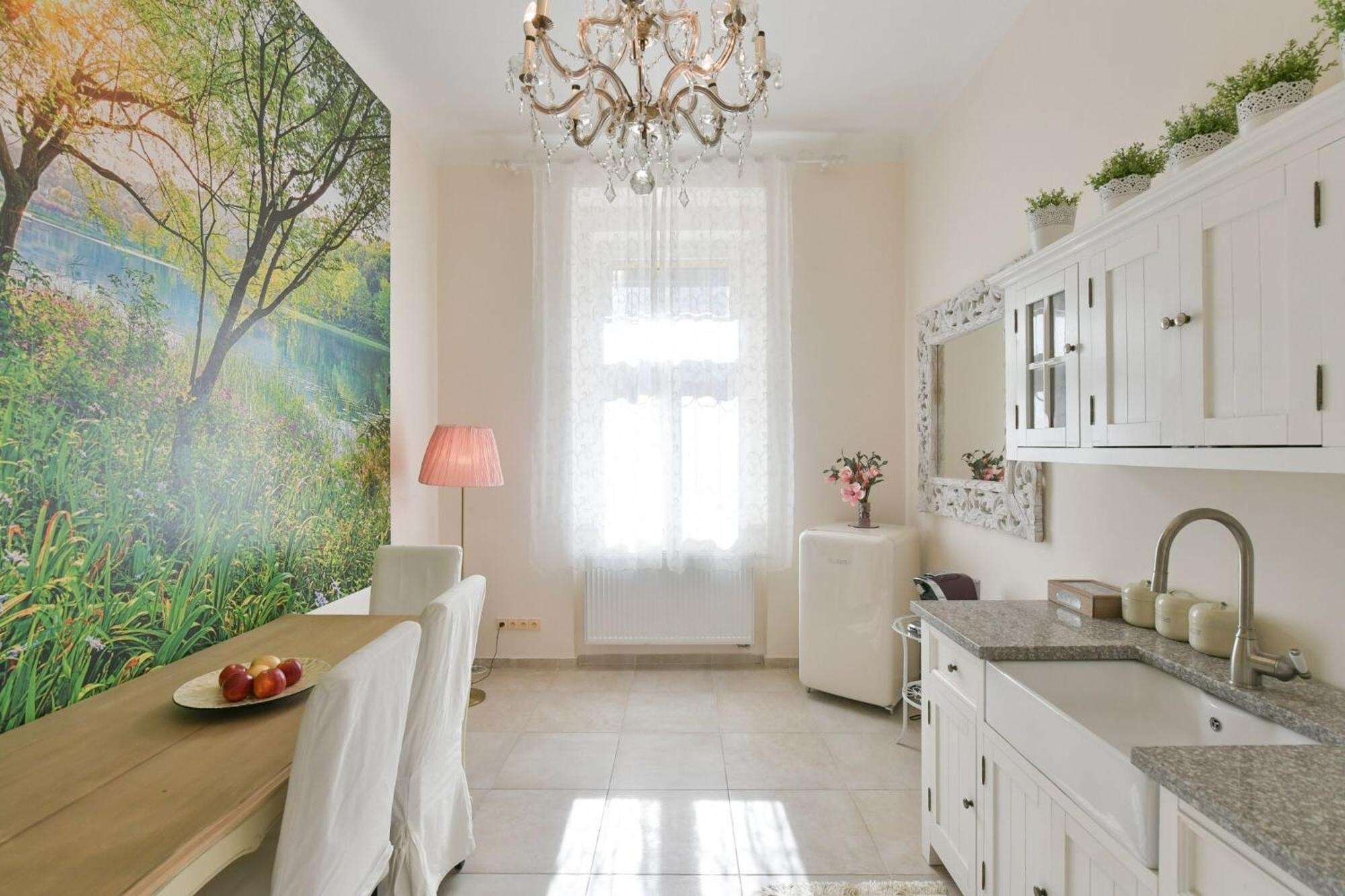 Amethyst Apartment *